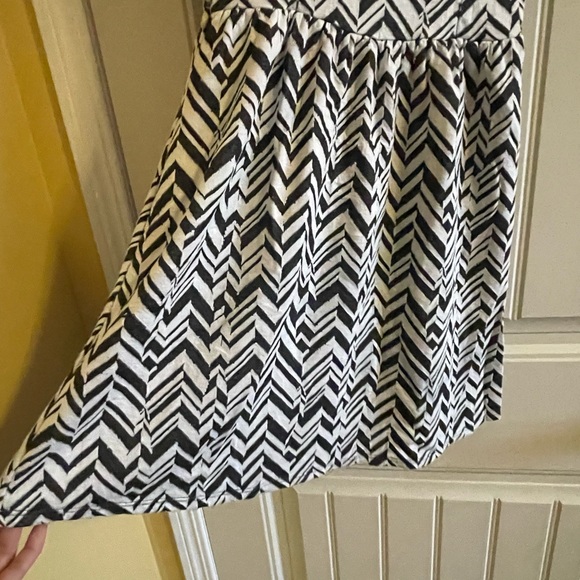 Beautiful Dress - Picture 2 of 6